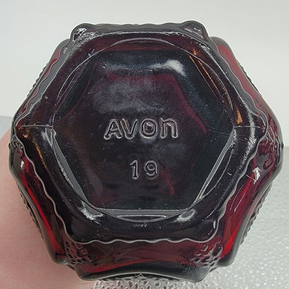 Vintage Avon Cape Cod Ruby Red Decanters Set Of 2 - Picture 3 of 3